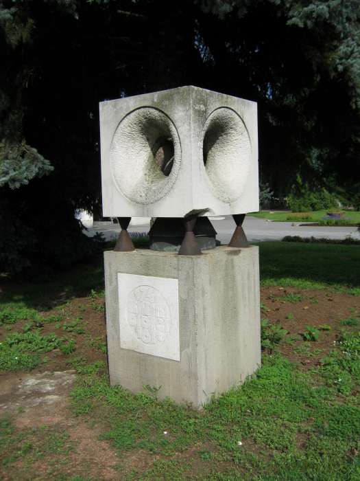 Nyíregyháza, Pazonyi tér, Északi temető: Bessenyei György emlékműve.jpg Nyíregyháza, Pazonyi tér, Északi temető: Bessenyei György emlékműve.jpg