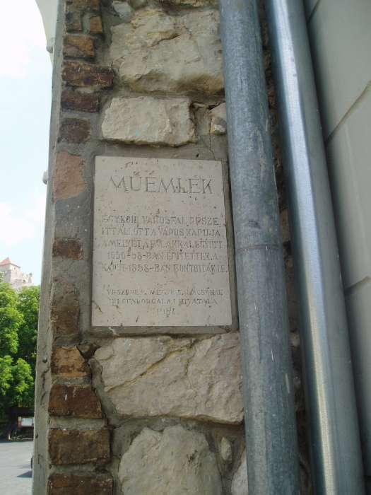 Sümeg, Kisfaludy tér - Kossuth u. sarok.jpg Sümeg, Kisfaludy tér - Kossuth u. sarok.jpg